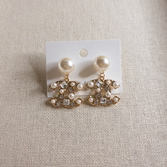 Jewelry - Cute Dangling Earrings